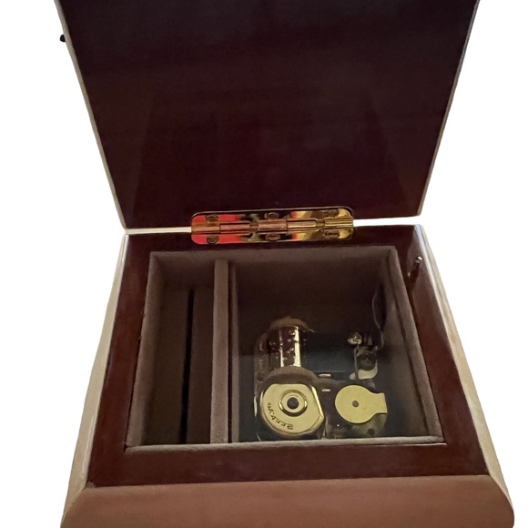 Sanyko Music Box with lullaby - Picture 5 of 6